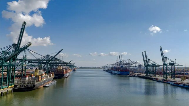 containerships Port of Antwerp